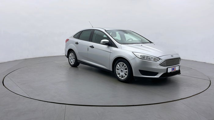 FORD FOCUS-Right Front Diagonal (45- Degree) View