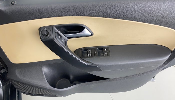 2016 Volkswagen Polo HIGHLINE1.2L PETROL, Petrol, Manual, 99,371 km, Driver Side Door Panels Control