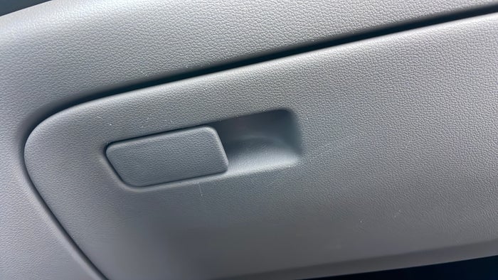 HYUNDAI ACCENT-Dashboard Glove box Scratch