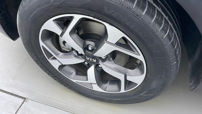KIA SPORTAGE-Alloy Wheel LHS Front Scratch