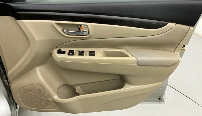 2014 Maruti Ciaz ZDI, Diesel, Manual, 1,25,015 km, Driver Side Door Panels Control