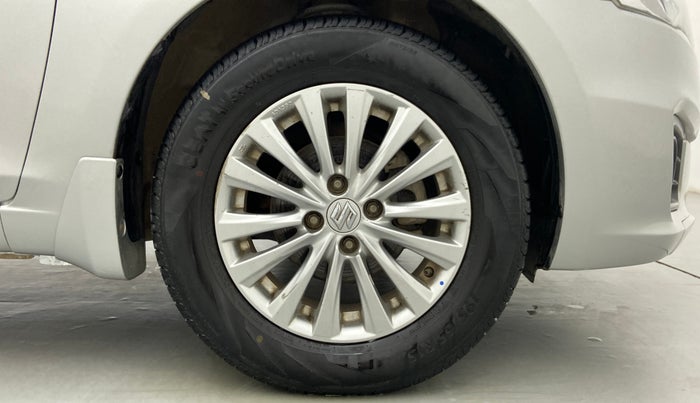2014 Maruti Ciaz ZDI, Diesel, Manual, 1,25,015 km, Right Front Wheel