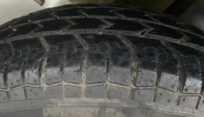 2014 Maruti Swift Dzire VXI, Petrol, Manual, 42,213 km, Right Rear Tyre Tread