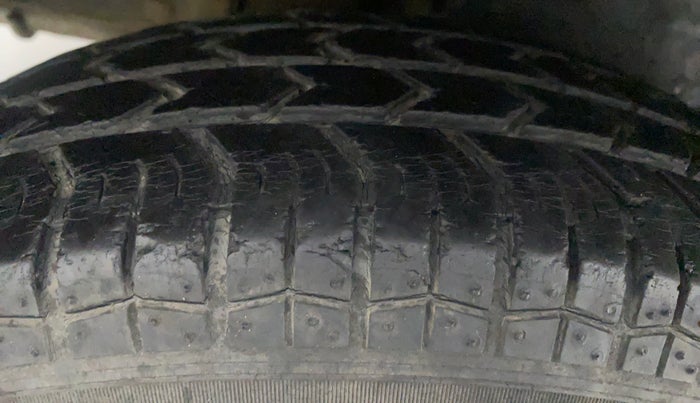 2014 Maruti Swift Dzire VXI, Petrol, Manual, 42,213 km, Left Front Tyre Tread