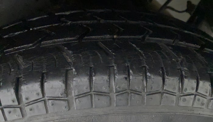 2014 Maruti Swift Dzire VXI, Petrol, Manual, 42,213 km, Left Rear Tyre Tread