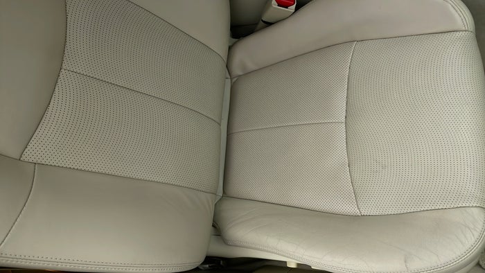 INFINITI Q70-Seat RHS Front Depressed/Pressure Mark