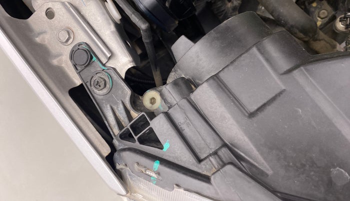 2018 Maruti Vitara Brezza VDI, Diesel, Manual, 35,382 km, Right headlight - Clamp has minor damage