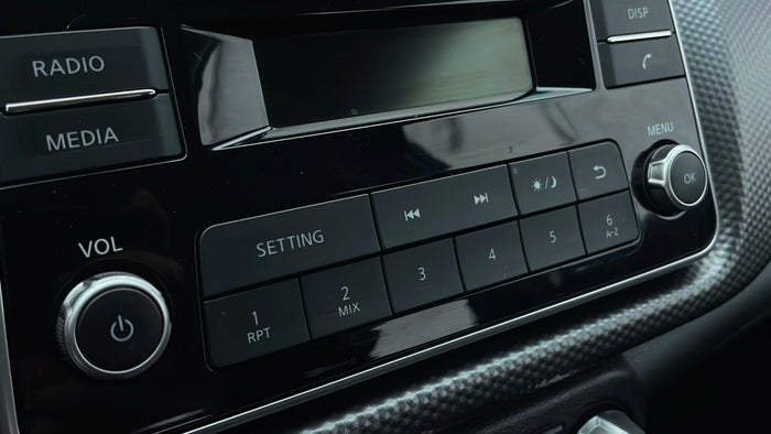 NISSAN KICKS-Dashboard Infotainment system Scratch