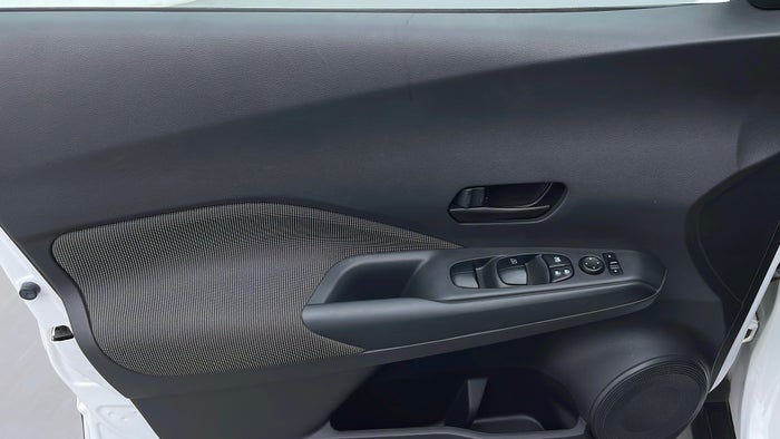 NISSAN KICKS-Door Interior LHS front Scratch