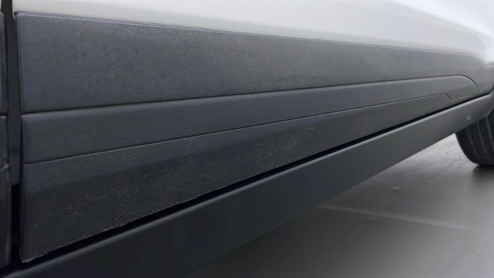 NISSAN KICKS-Running Board RHS Scratch