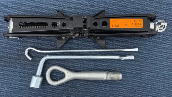 NISSAN KICKS-Tool Kit