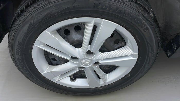 NISSAN KICKS-Wheel Cap RHS Rear Scratch