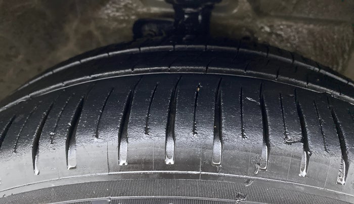 2014 Maruti Celerio VXI d, Petrol, Manual, 90,008 km, Right Front Tyre Tread