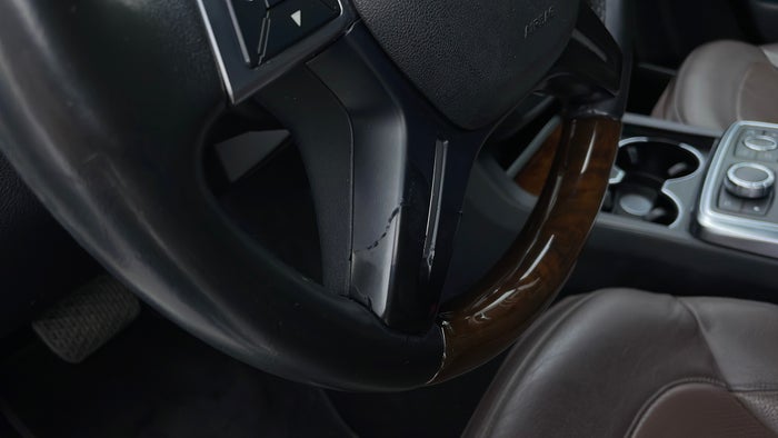 MERCEDES BENZ GL 500-Steering Wheel Trim Scratch