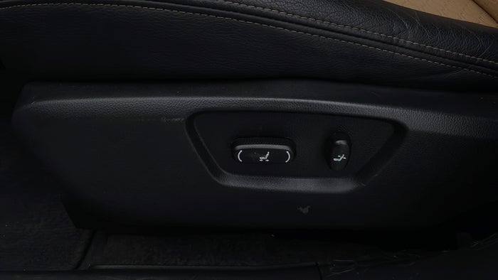 CHEVROLET CAPTIVA-Driver Side Adjustment Panel