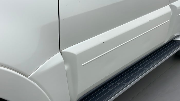 MITSUBISHI PAJERO-Fender LHS Scratch