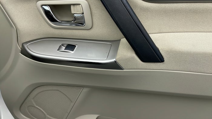 MITSUBISHI PAJERO-Door Interior RHS front Scratch