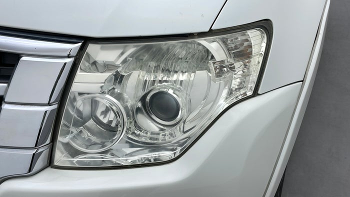 MITSUBISHI PAJERO-Head Light LHS Fading