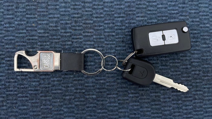 MITSUBISHI PAJERO-Key Close-up