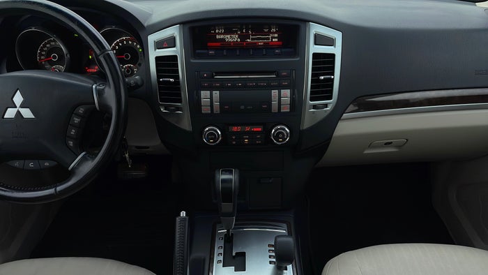 MITSUBISHI PAJERO-Center Console