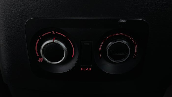 MITSUBISHI PAJERO-Rear AC Temperature Control