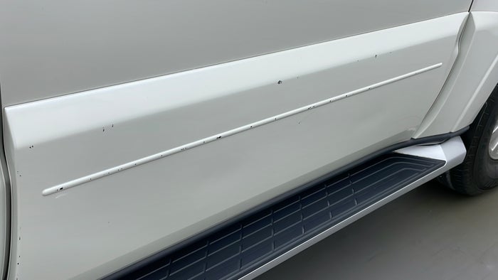 MITSUBISHI PAJERO-Door Exterior RHS Front Scratch