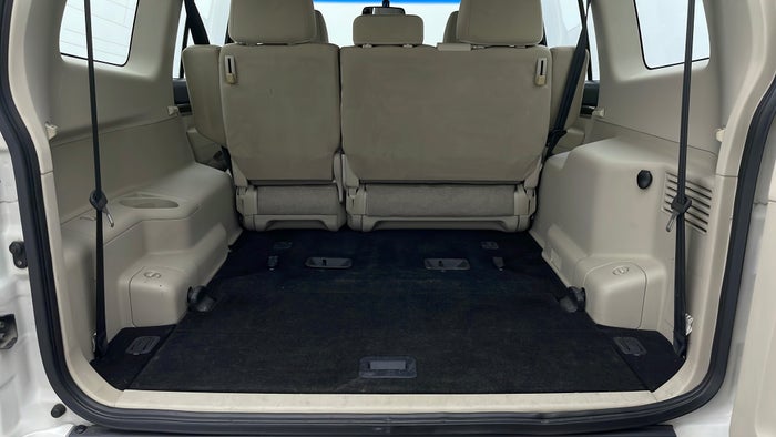 MITSUBISHI PAJERO-Boot Inside View