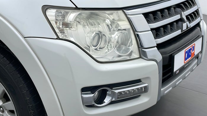 MITSUBISHI PAJERO-Bumper Front Misaligned
