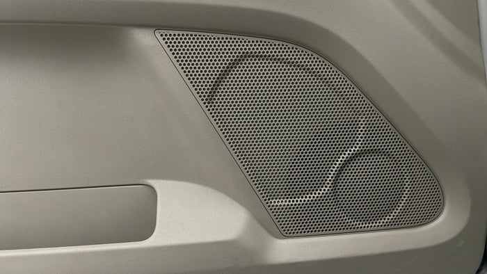 MITSUBISHI PAJERO-Speakers
