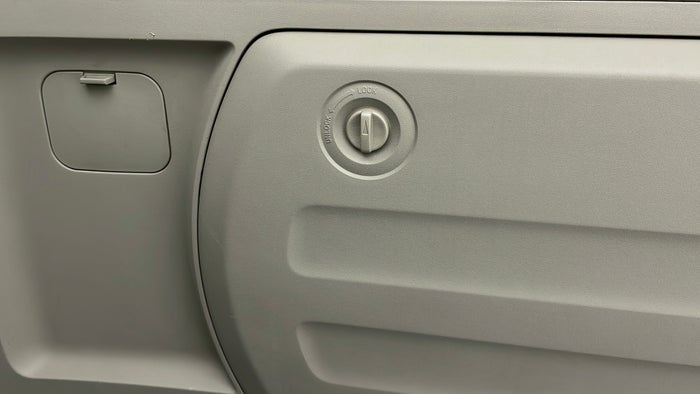 MITSUBISHI PAJERO-Door Interior Boot Door Crack