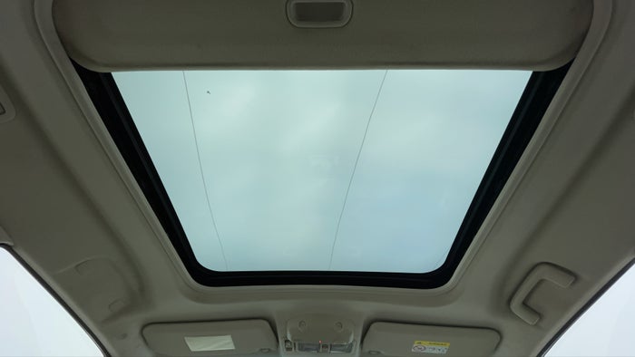 MITSUBISHI PAJERO-Interior Sunroof/Moonroof