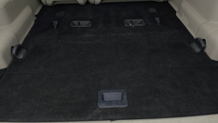 MITSUBISHI PAJERO-Dicky /Boot Door Carpet Scratch