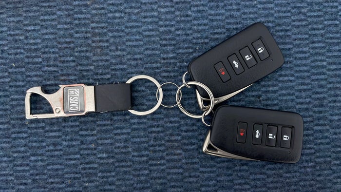 LEXUS ES250-Key Close-up