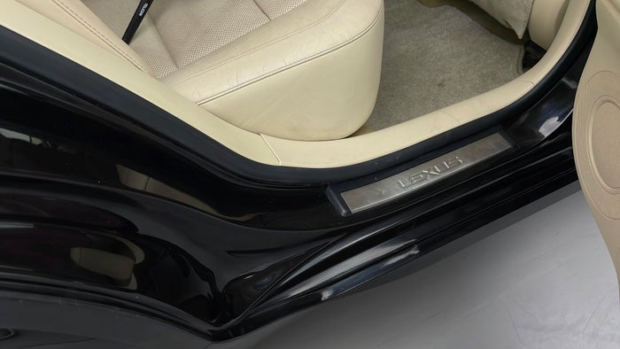 LEXUS ES250-Running Board RHS Dent
