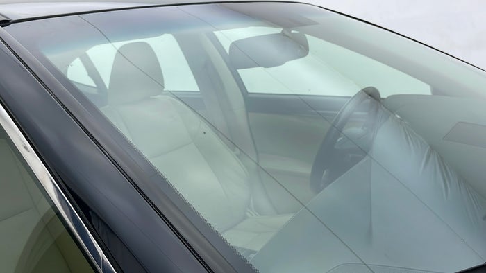 LEXUS ES250-Windshield Front Scratch