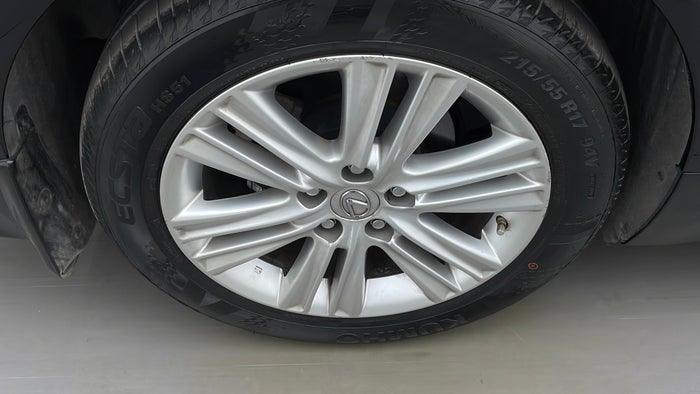 LEXUS ES250-Alloy Wheel RHS Rear Scratch