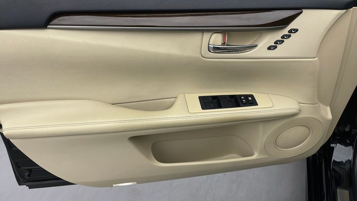 LEXUS ES250-Door Interior LHS front Color Fade