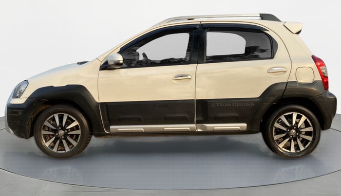 2014 Toyota Etios CROSS 1.5 V, Petrol, Manual, 59,338 km, Left Side