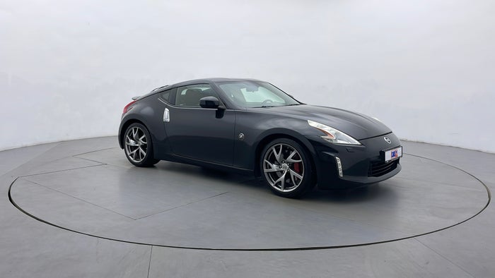 NISSAN 370Z-Right Front Diagonal (45- Degree) View