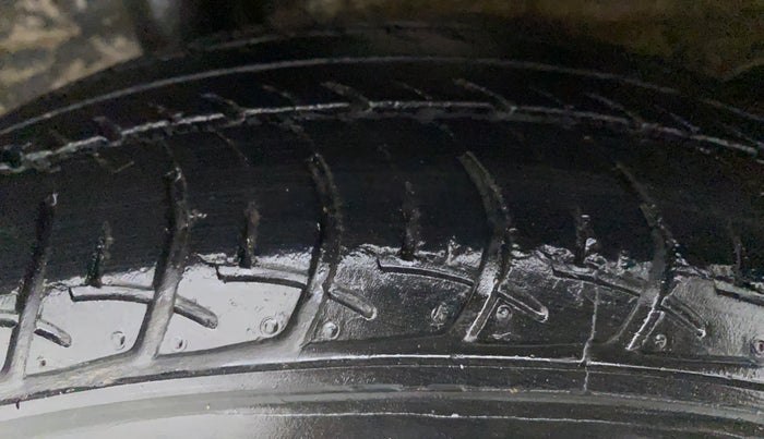 2014 Maruti Celerio VXI CNG D, CNG, Manual, 38,393 km, Right Rear Tyre Tread