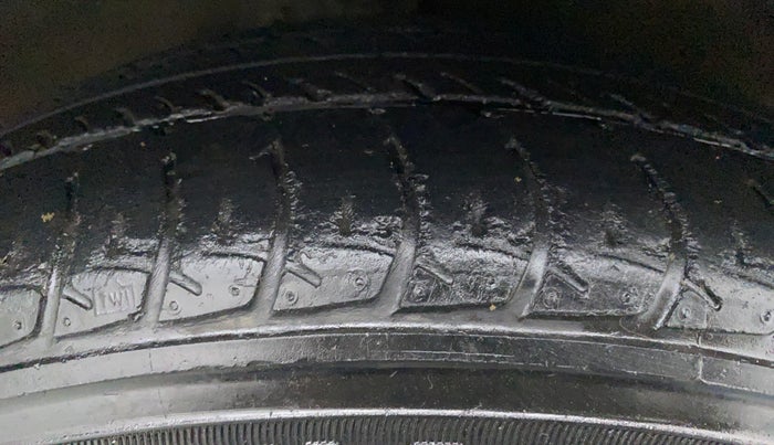 2014 Maruti Celerio VXI CNG D, CNG, Manual, 38,393 km, Right Front Tyre Tread