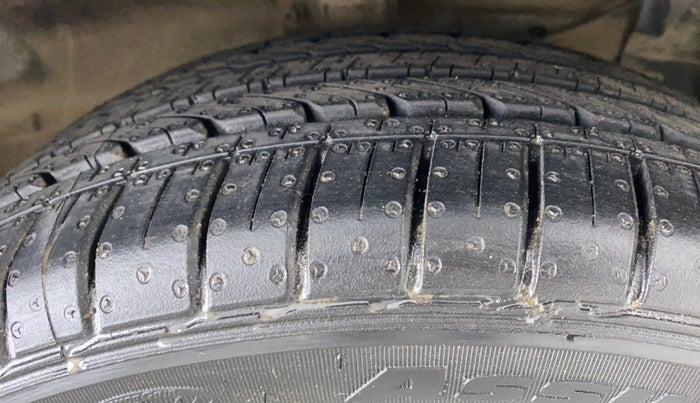 2017 Maruti Ciaz ALPHA 1.3 DDIS SHVS, Diesel, Manual, 59,898 km, Right Front Tyre Tread