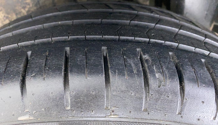 2017 Maruti Ciaz ALPHA 1.3 DDIS SHVS, Diesel, Manual, 59,898 km, Right Rear Tyre Tread
