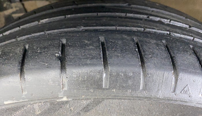 2017 Maruti Ciaz ALPHA 1.3 DDIS SHVS, Diesel, Manual, 59,898 km, Left Front Tyre Tread