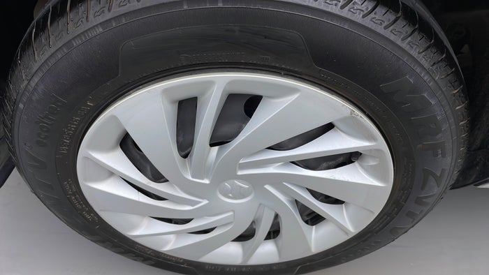SUZUKI ERTIGA-Wheel Cap RHS Rear Scratch