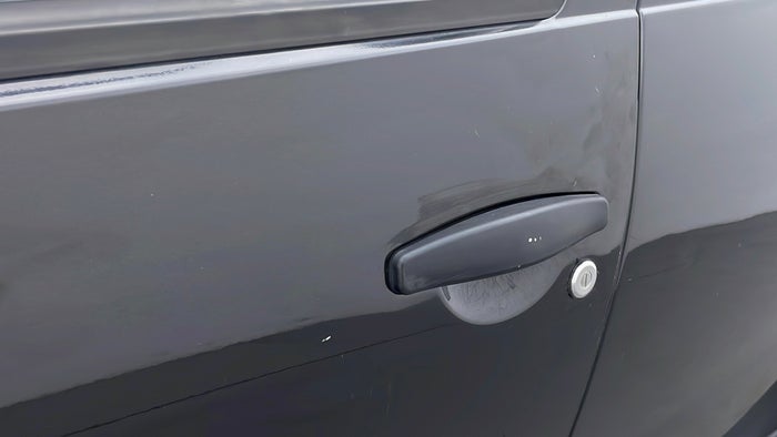RENAULT DUSTER-Door Exterior LHS Front Scratch