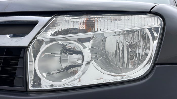 RENAULT DUSTER-Head Light LHS Fading