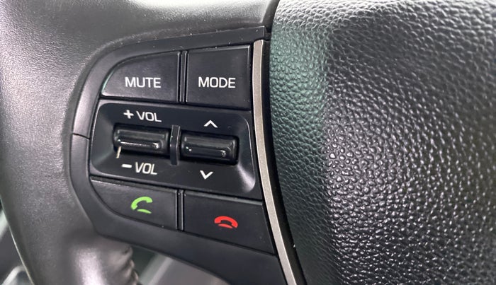 2016 Hyundai Elite i20 ASTA 1.2 (O), Petrol, Manual, 39,169 km, Steering wheel - Phone control not functional
