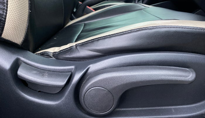 2016 Hyundai Elite i20 ASTA 1.2 (O), Petrol, Manual, 39,169 km, Driver Side Adjustment Panel