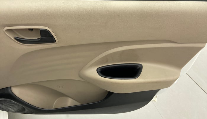 2019 Hyundai NEW SANTRO ERA 1.1, Petrol, Manual, 17,976 km, Driver Side Door Panels Control